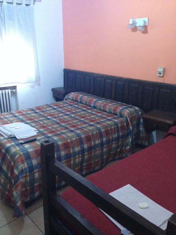Hotel Gure Echea Villa Carlos Paz Habitación foto